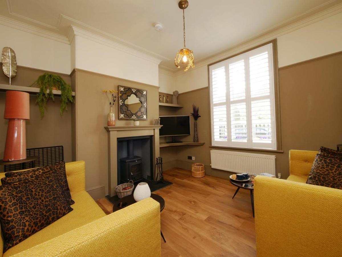 Bar Wall Cottage-City Wall Views-Sleeps 5 York Exterior photo