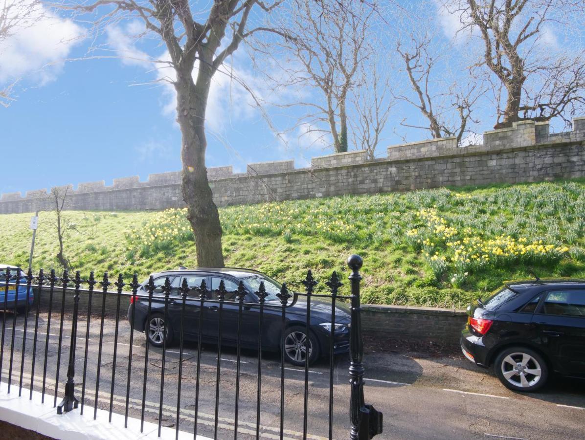Bar Wall Cottage-City Wall Views-Sleeps 5 York Exterior photo