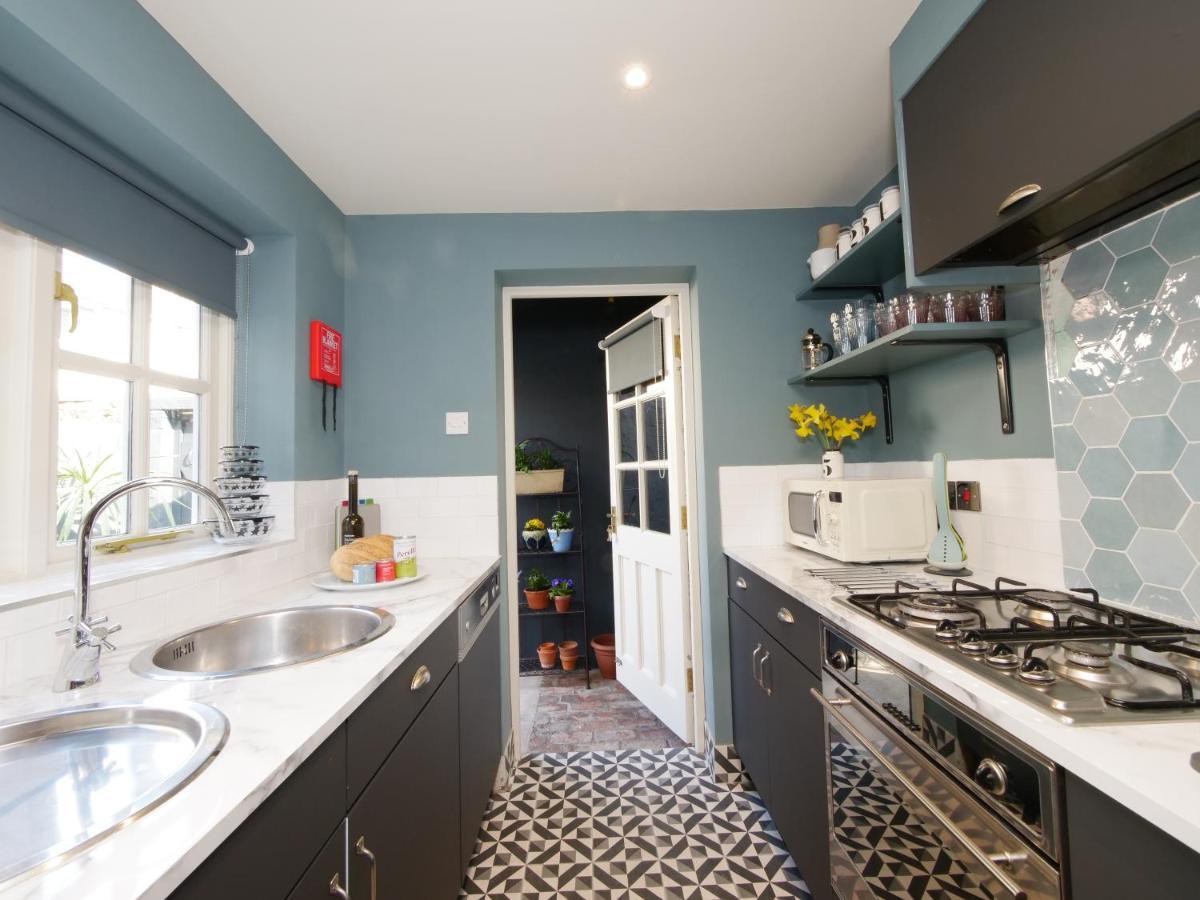 Bar Wall Cottage-City Wall Views-Sleeps 5 York Exterior photo